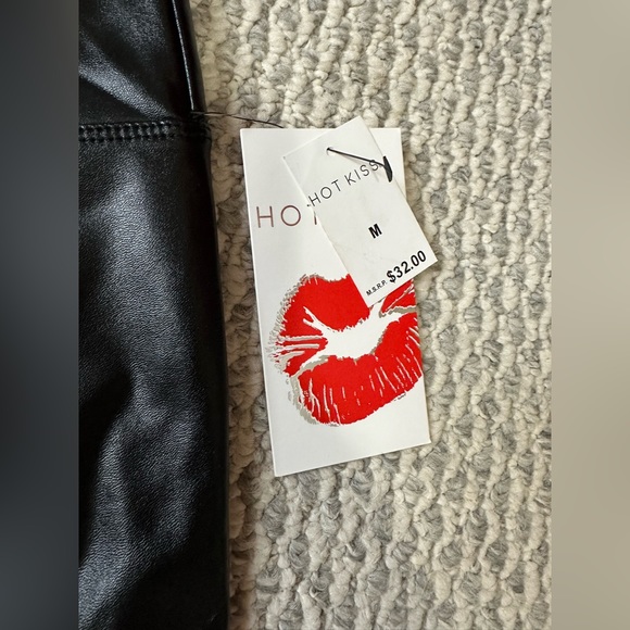 Brand New black leather leggins. Size M - Picture 2 of 2